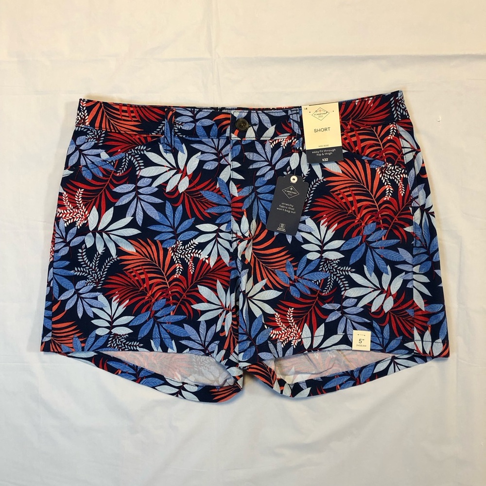 NWT St. John’s Bay Women’s 5” Inseam Stretch Palm Blue & Red Mid Rise Short 14